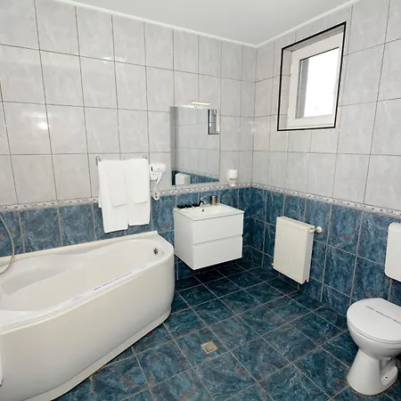 Andre's 3* קריובה