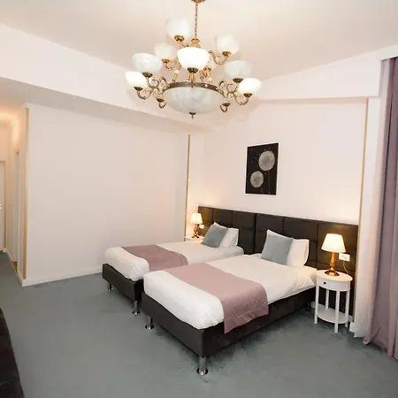 Andre's 3* קריובה