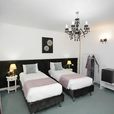 Andre's מלון קריובה