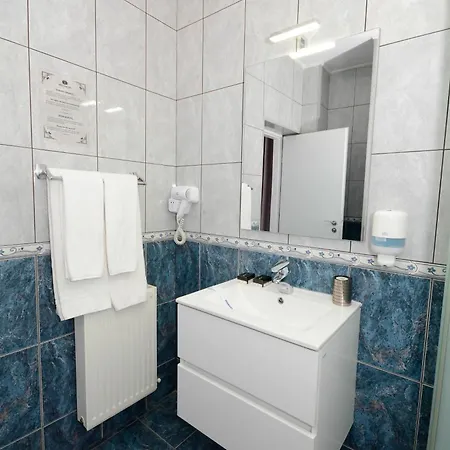 Andre's 3* קריובה